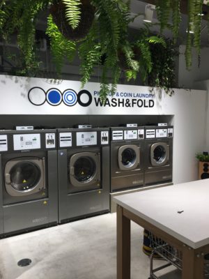 WASH&FOLD_店内壁面